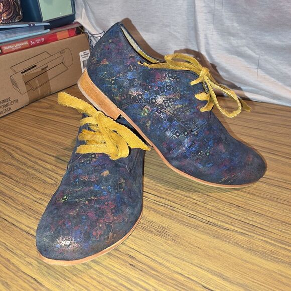 PAPUCEI Rare! Sz6.5 Avant Garde Iridescent Art 2 Wear Artsy Shimmer Tie Up Shoes - Picture 3 of 14